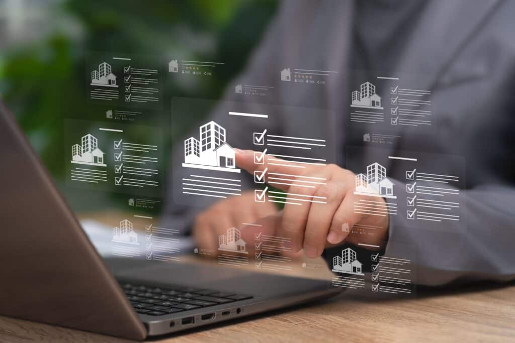 Gestion d’un portefeuille immobilier sur interface digitale illustrant la structuration d’une holding et de ses filiales